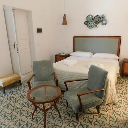 Mandorleolio Bed & Breakfast 4*