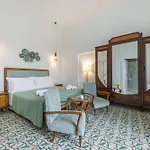 Mandorleolio Bed & Breakfast 4*